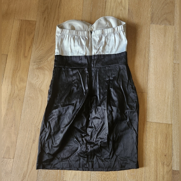 ECLIPSE | Black and greige strapless dress with bow - Picture 6 of 10